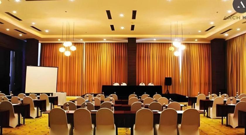 Arch Hotel Bogor Exterior photo